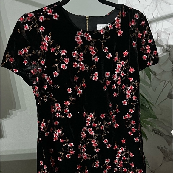 Calvin Klein Short Sleeve Velvet Floral Embroidered Shift Dress - Picture 2 of 4